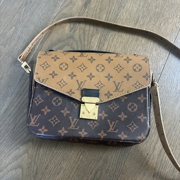 LV - Crossbody Bag - Picture 2 of 7